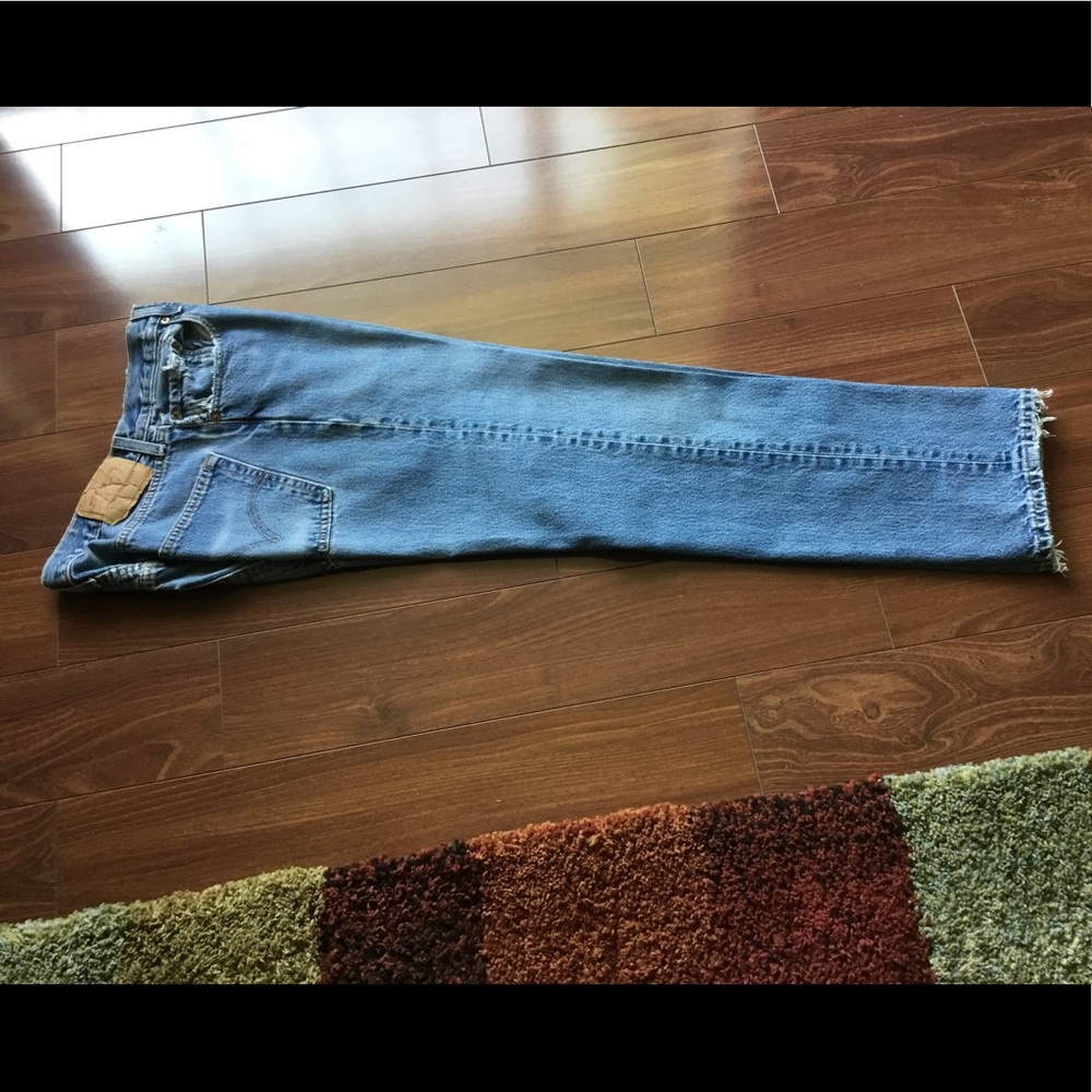Levi’s 501 Blue ST8 Leg Button Fly Jeans. W33 L32